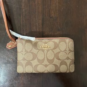 Coach wristlet wallet